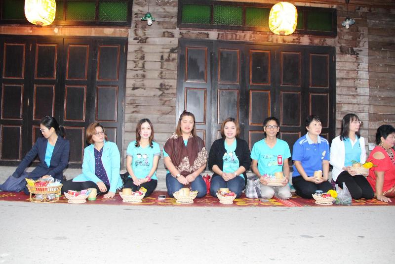 ภาพถ่าย ใช้ปุ่มลูกศร ซ้าย หรือ ขวา เลื่อนภาพถ่าย หรือปุ่มสามเหลี่ยมฉายภาพอัตโนมัติ  ถ้าต้องการบันทึกภาพ ใช้เมาส์คลิกขวาเลือกหัวข้อ  เป็นรูปภาพเป็น.. หรือ save as.. แสดงเต็มจอภาพ กุดปุ่ม F11 