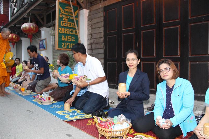 ภาพถ่าย ใช้ปุ่มลูกศร ซ้าย หรือ ขวา เลื่อนภาพถ่าย หรือปุ่มสามเหลี่ยมฉายภาพอัตโนมัติ  ถ้าต้องการบันทึกภาพ ใช้เมาส์คลิกขวาเลือกหัวข้อ  เป็นรูปภาพเป็น.. หรือ save as.. แสดงเต็มจอภาพ กุดปุ่ม F11 