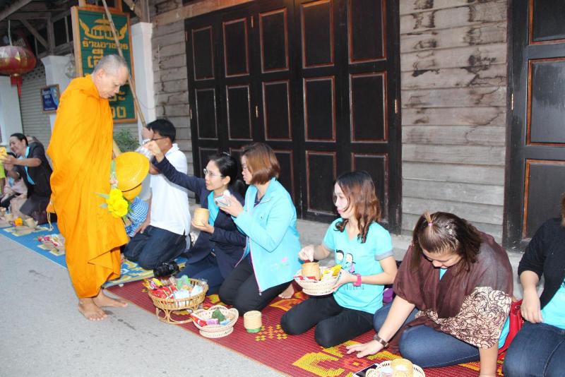 ภาพถ่าย ใช้ปุ่มลูกศร ซ้าย หรือ ขวา เลื่อนภาพถ่าย หรือปุ่มสามเหลี่ยมฉายภาพอัตโนมัติ  ถ้าต้องการบันทึกภาพ ใช้เมาส์คลิกขวาเลือกหัวข้อ  เป็นรูปภาพเป็น.. หรือ save as.. แสดงเต็มจอภาพ กุดปุ่ม F11 