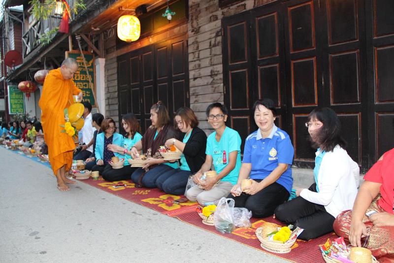 ภาพถ่าย ใช้ปุ่มลูกศร ซ้าย หรือ ขวา เลื่อนภาพถ่าย หรือปุ่มสามเหลี่ยมฉายภาพอัตโนมัติ  ถ้าต้องการบันทึกภาพ ใช้เมาส์คลิกขวาเลือกหัวข้อ  เป็นรูปภาพเป็น.. หรือ save as.. แสดงเต็มจอภาพ กุดปุ่ม F11 