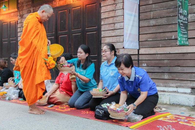 ภาพถ่าย ใช้ปุ่มลูกศร ซ้าย หรือ ขวา เลื่อนภาพถ่าย หรือปุ่มสามเหลี่ยมฉายภาพอัตโนมัติ  ถ้าต้องการบันทึกภาพ ใช้เมาส์คลิกขวาเลือกหัวข้อ  เป็นรูปภาพเป็น.. หรือ save as.. แสดงเต็มจอภาพ กุดปุ่ม F11 