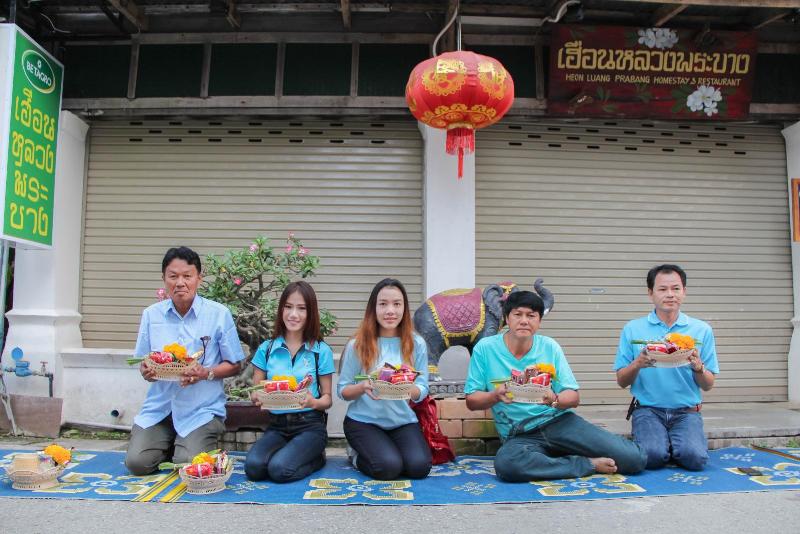 ภาพถ่าย ใช้ปุ่มลูกศร ซ้าย หรือ ขวา เลื่อนภาพถ่าย หรือปุ่มสามเหลี่ยมฉายภาพอัตโนมัติ  ถ้าต้องการบันทึกภาพ ใช้เมาส์คลิกขวาเลือกหัวข้อ  เป็นรูปภาพเป็น.. หรือ save as.. แสดงเต็มจอภาพ กุดปุ่ม F11 