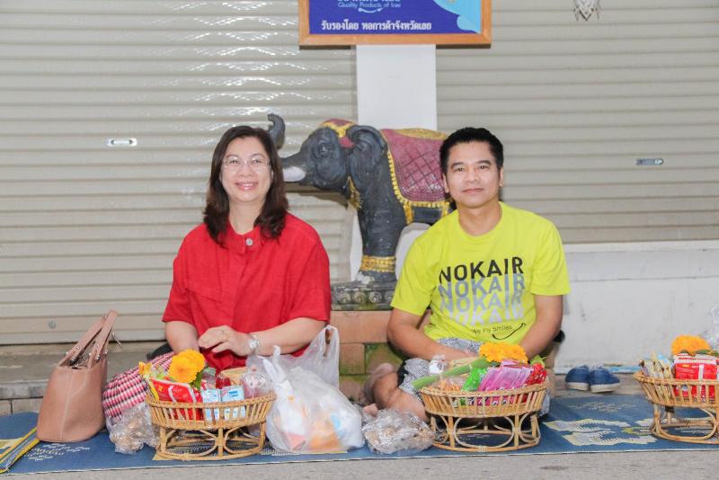 ภาพถ่าย ใช้ปุ่มลูกศร ซ้าย หรือ ขวา เลื่อนภาพถ่าย หรือปุ่มสามเหลี่ยมฉายภาพอัตโนมัติ  ถ้าต้องการบันทึกภาพ ใช้เมาส์คลิกขวาเลือกหัวข้อ  เป็นรูปภาพเป็น.. หรือ save as.. แสดงเต็มจอภาพ กุดปุ่ม F11 