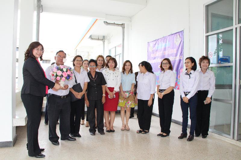 ภาพถ่าย ใช้ปุ่มลูกศร ซ้าย หรือ ขวา เลื่อนภาพถ่าย หรือปุ่มสามเหลี่ยมฉายภาพอัตโนมัติ  ถ้าต้องการบันทึกภาพ ใช้เมาส์คลิกขวาเลือกหัวข้อ  เป็นรูปภาพเป็น.. หรือ save as.. แสดงเต็มจอภาพ กุดปุ่ม F11 