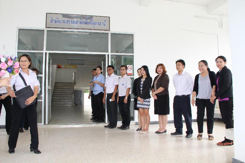 ภาพถ่าย ใช้ปุ่มลูกศร ซ้าย หรือ ขวา เลื่อนภาพถ่าย หรือปุ่มสามเหลี่ยมฉายภาพอัตโนมัติ  ถ้าต้องการบันทึกภาพ ใช้เมาส์คลิกขวาเลือกหัวข้อ  เป็นรูปภาพเป็น.. หรือ save as.. แสดงเต็มจอภาพ กุดปุ่ม F11 