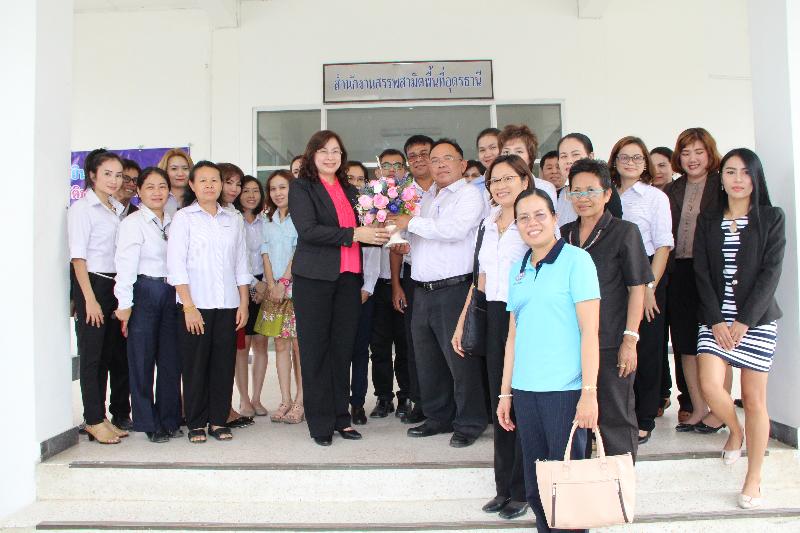 ภาพถ่าย ใช้ปุ่มลูกศร ซ้าย หรือ ขวา เลื่อนภาพถ่าย หรือปุ่มสามเหลี่ยมฉายภาพอัตโนมัติ  ถ้าต้องการบันทึกภาพ ใช้เมาส์คลิกขวาเลือกหัวข้อ  เป็นรูปภาพเป็น.. หรือ save as.. แสดงเต็มจอภาพ กุดปุ่ม F11 