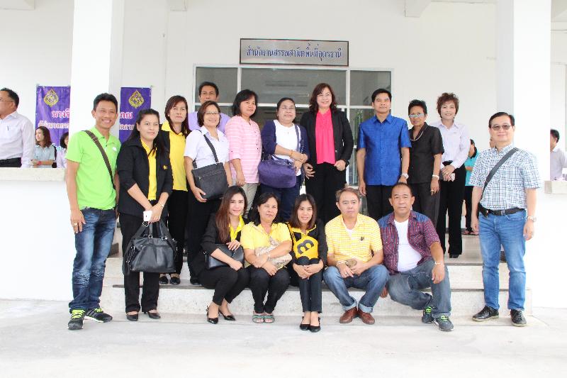 ภาพถ่าย ใช้ปุ่มลูกศร ซ้าย หรือ ขวา เลื่อนภาพถ่าย หรือปุ่มสามเหลี่ยมฉายภาพอัตโนมัติ  ถ้าต้องการบันทึกภาพ ใช้เมาส์คลิกขวาเลือกหัวข้อ  เป็นรูปภาพเป็น.. หรือ save as.. แสดงเต็มจอภาพ กุดปุ่ม F11 