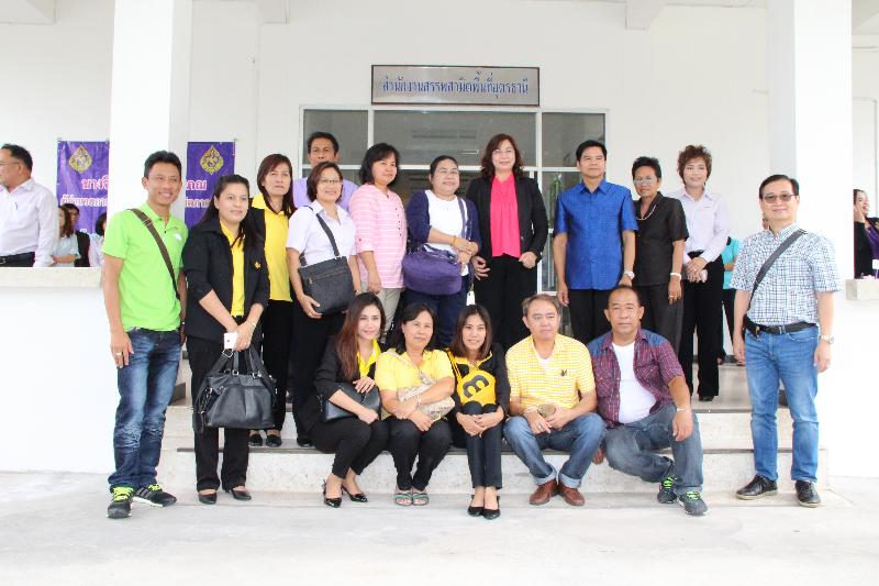 ภาพถ่าย ใช้ปุ่มลูกศร ซ้าย หรือ ขวา เลื่อนภาพถ่าย หรือปุ่มสามเหลี่ยมฉายภาพอัตโนมัติ  ถ้าต้องการบันทึกภาพ ใช้เมาส์คลิกขวาเลือกหัวข้อ  เป็นรูปภาพเป็น.. หรือ save as.. แสดงเต็มจอภาพ กุดปุ่ม F11 