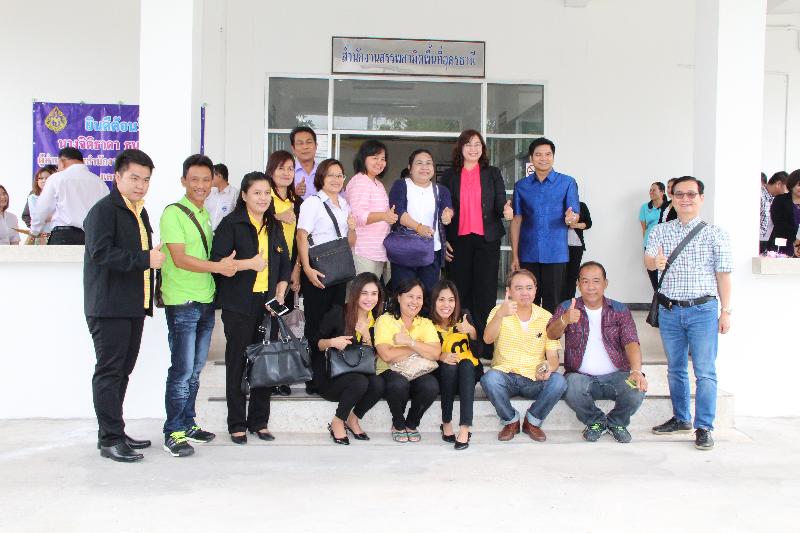 ภาพถ่าย ใช้ปุ่มลูกศร ซ้าย หรือ ขวา เลื่อนภาพถ่าย หรือปุ่มสามเหลี่ยมฉายภาพอัตโนมัติ  ถ้าต้องการบันทึกภาพ ใช้เมาส์คลิกขวาเลือกหัวข้อ  เป็นรูปภาพเป็น.. หรือ save as.. แสดงเต็มจอภาพ กุดปุ่ม F11 