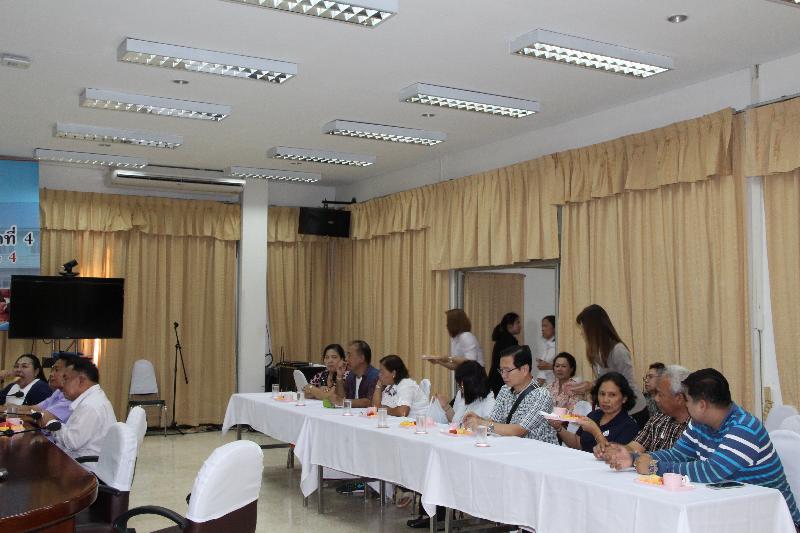 ภาพถ่าย ใช้ปุ่มลูกศร ซ้าย หรือ ขวา เลื่อนภาพถ่าย หรือปุ่มสามเหลี่ยมฉายภาพอัตโนมัติ  ถ้าต้องการบันทึกภาพ ใช้เมาส์คลิกขวาเลือกหัวข้อ  เป็นรูปภาพเป็น.. หรือ save as.. แสดงเต็มจอภาพ กุดปุ่ม F11 