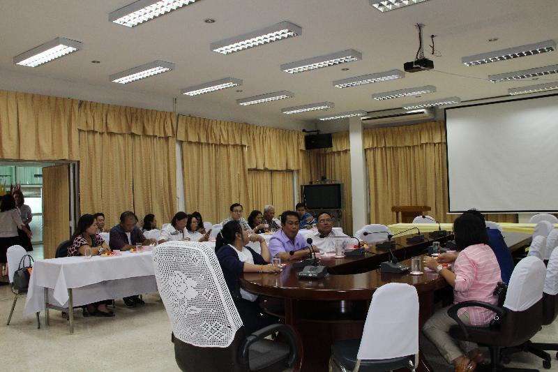 ภาพถ่าย ใช้ปุ่มลูกศร ซ้าย หรือ ขวา เลื่อนภาพถ่าย หรือปุ่มสามเหลี่ยมฉายภาพอัตโนมัติ  ถ้าต้องการบันทึกภาพ ใช้เมาส์คลิกขวาเลือกหัวข้อ  เป็นรูปภาพเป็น.. หรือ save as.. แสดงเต็มจอภาพ กุดปุ่ม F11 