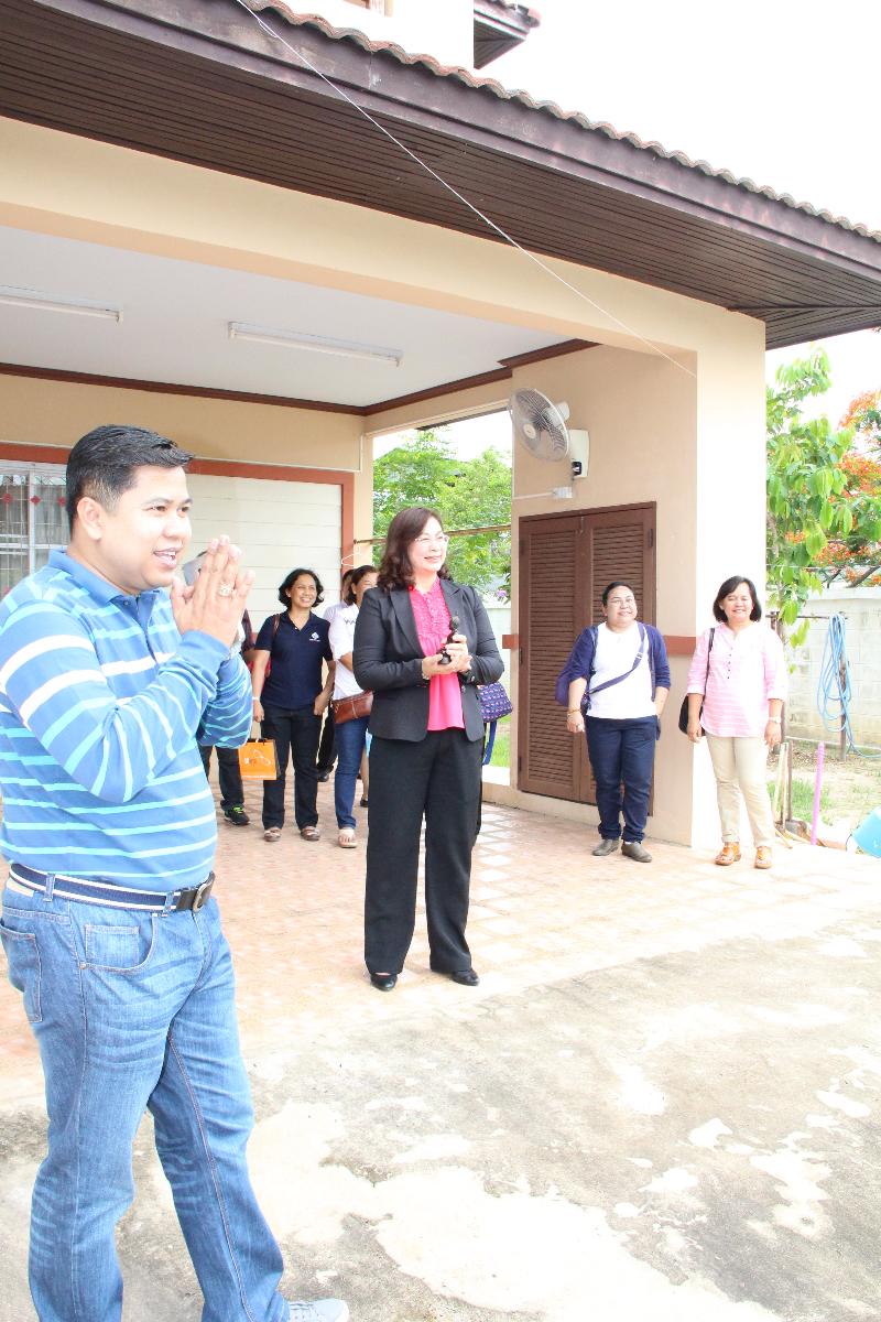 ภาพถ่าย ใช้ปุ่มลูกศร ซ้าย หรือ ขวา เลื่อนภาพถ่าย หรือปุ่มสามเหลี่ยมฉายภาพอัตโนมัติ  ถ้าต้องการบันทึกภาพ ใช้เมาส์คลิกขวาเลือกหัวข้อ  เป็นรูปภาพเป็น.. หรือ save as.. แสดงเต็มจอภาพ กุดปุ่ม F11 