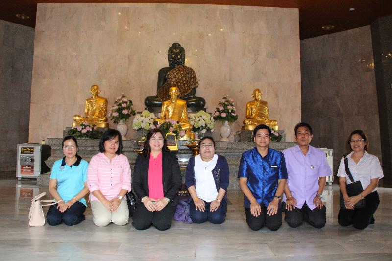 ภาพถ่าย ใช้ปุ่มลูกศร ซ้าย หรือ ขวา เลื่อนภาพถ่าย หรือปุ่มสามเหลี่ยมฉายภาพอัตโนมัติ  ถ้าต้องการบันทึกภาพ ใช้เมาส์คลิกขวาเลือกหัวข้อ  เป็นรูปภาพเป็น.. หรือ save as.. แสดงเต็มจอภาพ กุดปุ่ม F11 