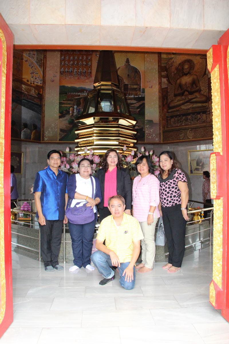 ภาพถ่าย ใช้ปุ่มลูกศร ซ้าย หรือ ขวา เลื่อนภาพถ่าย หรือปุ่มสามเหลี่ยมฉายภาพอัตโนมัติ  ถ้าต้องการบันทึกภาพ ใช้เมาส์คลิกขวาเลือกหัวข้อ  เป็นรูปภาพเป็น.. หรือ save as.. แสดงเต็มจอภาพ กุดปุ่ม F11 