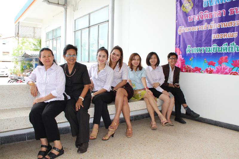 ภาพถ่าย ใช้ปุ่มลูกศร ซ้าย หรือ ขวา เลื่อนภาพถ่าย หรือปุ่มสามเหลี่ยมฉายภาพอัตโนมัติ  ถ้าต้องการบันทึกภาพ ใช้เมาส์คลิกขวาเลือกหัวข้อ  เป็นรูปภาพเป็น.. หรือ save as.. แสดงเต็มจอภาพ กุดปุ่ม F11 