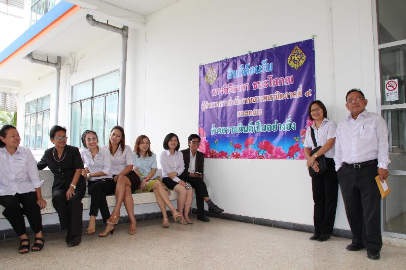 ภาพถ่าย ใช้ปุ่มลูกศร ซ้าย หรือ ขวา เลื่อนภาพถ่าย หรือปุ่มสามเหลี่ยมฉายภาพอัตโนมัติ  ถ้าต้องการบันทึกภาพ ใช้เมาส์คลิกขวาเลือกหัวข้อ  เป็นรูปภาพเป็น.. หรือ save as.. แสดงเต็มจอภาพ กุดปุ่ม F11 