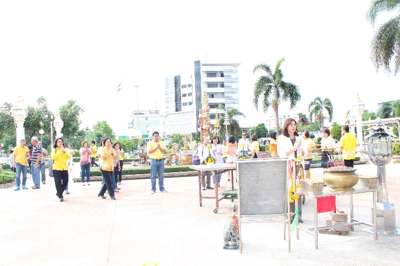 ภาพถ่าย ใช้ปุ่มลูกศร ซ้าย หรือ ขวา เลื่อนภาพถ่าย หรือปุ่มสามเหลี่ยมฉายภาพอัตโนมัติ  ถ้าต้องการบันทึกภาพ ใช้เมาส์คลิกขวาเลือกหัวข้อ  เป็นรูปภาพเป็น.. หรือ save as.. แสดงเต็มจอภาพ กุดปุ่ม F11 