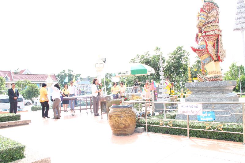 ภาพถ่าย ใช้ปุ่มลูกศร ซ้าย หรือ ขวา เลื่อนภาพถ่าย หรือปุ่มสามเหลี่ยมฉายภาพอัตโนมัติ  ถ้าต้องการบันทึกภาพ ใช้เมาส์คลิกขวาเลือกหัวข้อ  เป็นรูปภาพเป็น.. หรือ save as.. แสดงเต็มจอภาพ กุดปุ่ม F11 