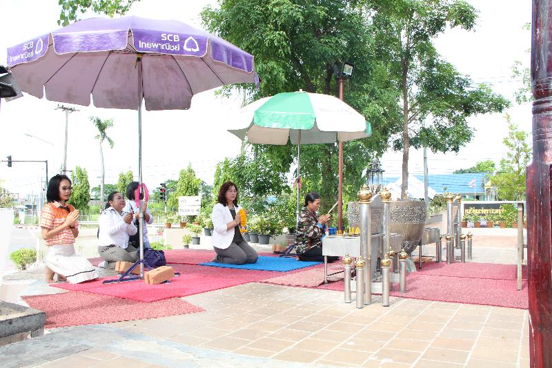 ภาพถ่าย ใช้ปุ่มลูกศร ซ้าย หรือ ขวา เลื่อนภาพถ่าย หรือปุ่มสามเหลี่ยมฉายภาพอัตโนมัติ  ถ้าต้องการบันทึกภาพ ใช้เมาส์คลิกขวาเลือกหัวข้อ  เป็นรูปภาพเป็น.. หรือ save as.. แสดงเต็มจอภาพ กุดปุ่ม F11 