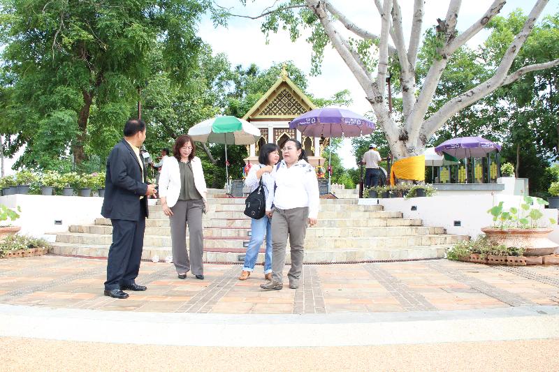 ภาพถ่าย ใช้ปุ่มลูกศร ซ้าย หรือ ขวา เลื่อนภาพถ่าย หรือปุ่มสามเหลี่ยมฉายภาพอัตโนมัติ  ถ้าต้องการบันทึกภาพ ใช้เมาส์คลิกขวาเลือกหัวข้อ  เป็นรูปภาพเป็น.. หรือ save as.. แสดงเต็มจอภาพ กุดปุ่ม F11 