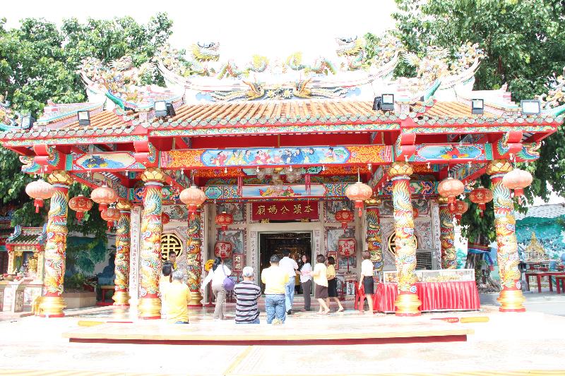 ภาพถ่าย ใช้ปุ่มลูกศร ซ้าย หรือ ขวา เลื่อนภาพถ่าย หรือปุ่มสามเหลี่ยมฉายภาพอัตโนมัติ  ถ้าต้องการบันทึกภาพ ใช้เมาส์คลิกขวาเลือกหัวข้อ  เป็นรูปภาพเป็น.. หรือ save as.. แสดงเต็มจอภาพ กุดปุ่ม F11 