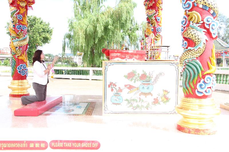 ภาพถ่าย ใช้ปุ่มลูกศร ซ้าย หรือ ขวา เลื่อนภาพถ่าย หรือปุ่มสามเหลี่ยมฉายภาพอัตโนมัติ  ถ้าต้องการบันทึกภาพ ใช้เมาส์คลิกขวาเลือกหัวข้อ  เป็นรูปภาพเป็น.. หรือ save as.. แสดงเต็มจอภาพ กุดปุ่ม F11 