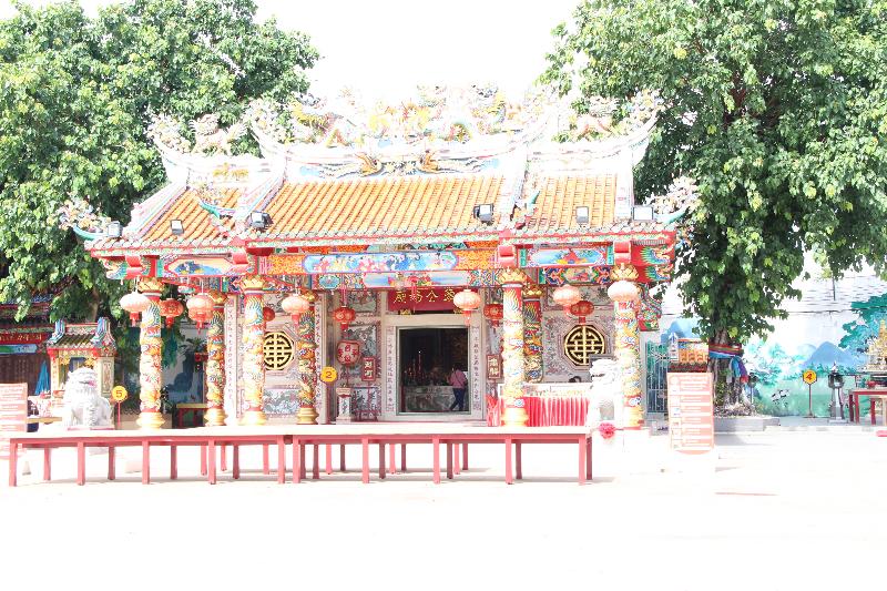 ภาพถ่าย ใช้ปุ่มลูกศร ซ้าย หรือ ขวา เลื่อนภาพถ่าย หรือปุ่มสามเหลี่ยมฉายภาพอัตโนมัติ  ถ้าต้องการบันทึกภาพ ใช้เมาส์คลิกขวาเลือกหัวข้อ  เป็นรูปภาพเป็น.. หรือ save as.. แสดงเต็มจอภาพ กุดปุ่ม F11 