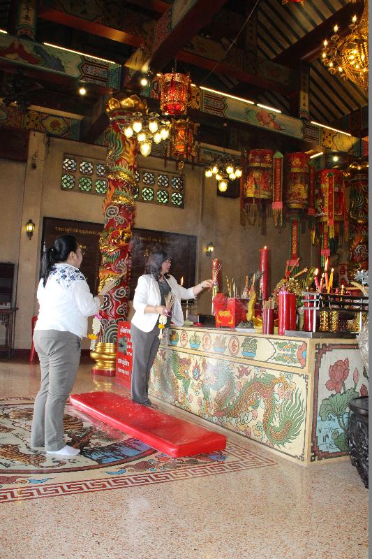 ภาพถ่าย ใช้ปุ่มลูกศร ซ้าย หรือ ขวา เลื่อนภาพถ่าย หรือปุ่มสามเหลี่ยมฉายภาพอัตโนมัติ  ถ้าต้องการบันทึกภาพ ใช้เมาส์คลิกขวาเลือกหัวข้อ  เป็นรูปภาพเป็น.. หรือ save as.. แสดงเต็มจอภาพ กุดปุ่ม F11 