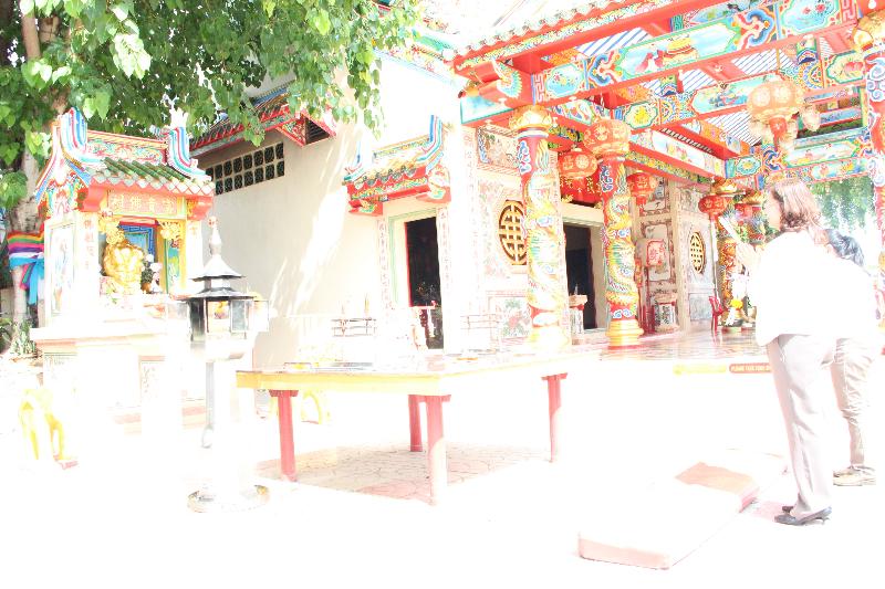 ภาพถ่าย ใช้ปุ่มลูกศร ซ้าย หรือ ขวา เลื่อนภาพถ่าย หรือปุ่มสามเหลี่ยมฉายภาพอัตโนมัติ  ถ้าต้องการบันทึกภาพ ใช้เมาส์คลิกขวาเลือกหัวข้อ  เป็นรูปภาพเป็น.. หรือ save as.. แสดงเต็มจอภาพ กุดปุ่ม F11 