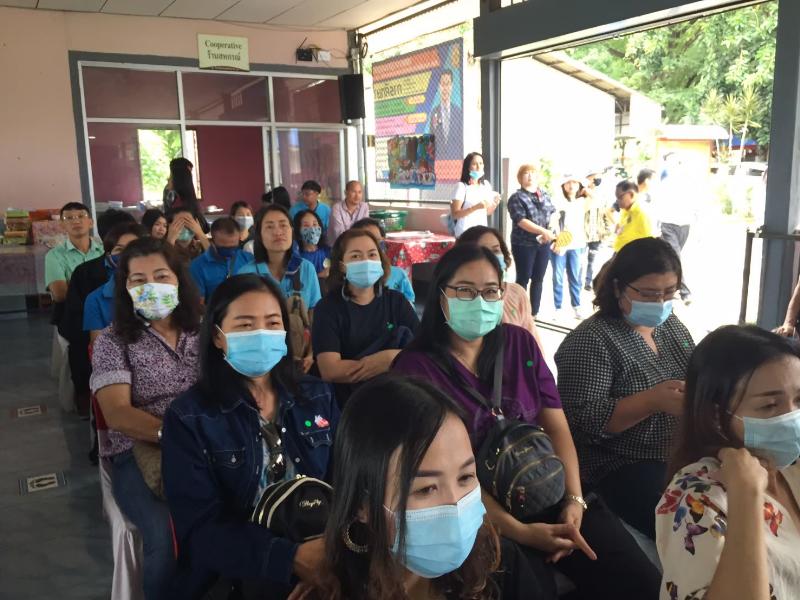 ภาพถ่าย ใช้ปุ่มลูกศร ซ้าย หรือ ขวา เลื่อนภาพถ่าย หรือปุ่มสามเหลี่ยมฉายภาพอัตโนมัติ  ถ้าต้องการบันทึกภาพ ใช้เมาส์คลิกขวาเลือกหัวข้อ  เป็นรูปภาพเป็น.. หรือ save as.. แสดงเต็มจอภาพ กุดปุ่ม F11 