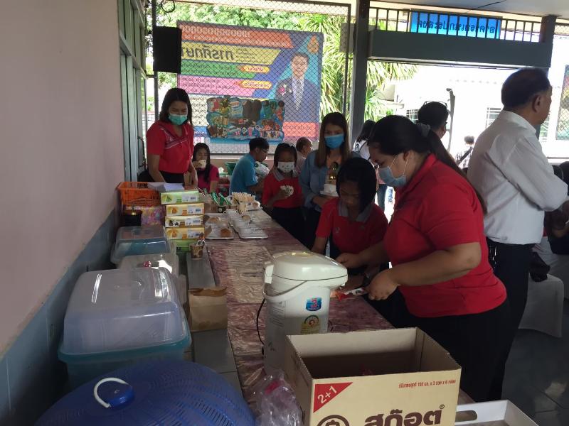 ภาพถ่าย ใช้ปุ่มลูกศร ซ้าย หรือ ขวา เลื่อนภาพถ่าย หรือปุ่มสามเหลี่ยมฉายภาพอัตโนมัติ  ถ้าต้องการบันทึกภาพ ใช้เมาส์คลิกขวาเลือกหัวข้อ  เป็นรูปภาพเป็น.. หรือ save as.. แสดงเต็มจอภาพ กุดปุ่ม F11 