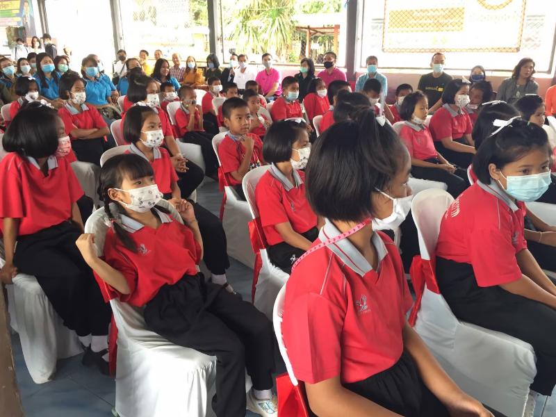 ภาพถ่าย ใช้ปุ่มลูกศร ซ้าย หรือ ขวา เลื่อนภาพถ่าย หรือปุ่มสามเหลี่ยมฉายภาพอัตโนมัติ  ถ้าต้องการบันทึกภาพ ใช้เมาส์คลิกขวาเลือกหัวข้อ  เป็นรูปภาพเป็น.. หรือ save as.. แสดงเต็มจอภาพ กุดปุ่ม F11 