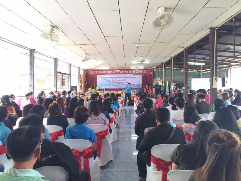 ภาพถ่าย ใช้ปุ่มลูกศร ซ้าย หรือ ขวา เลื่อนภาพถ่าย หรือปุ่มสามเหลี่ยมฉายภาพอัตโนมัติ  ถ้าต้องการบันทึกภาพ ใช้เมาส์คลิกขวาเลือกหัวข้อ  เป็นรูปภาพเป็น.. หรือ save as.. แสดงเต็มจอภาพ กุดปุ่ม F11 