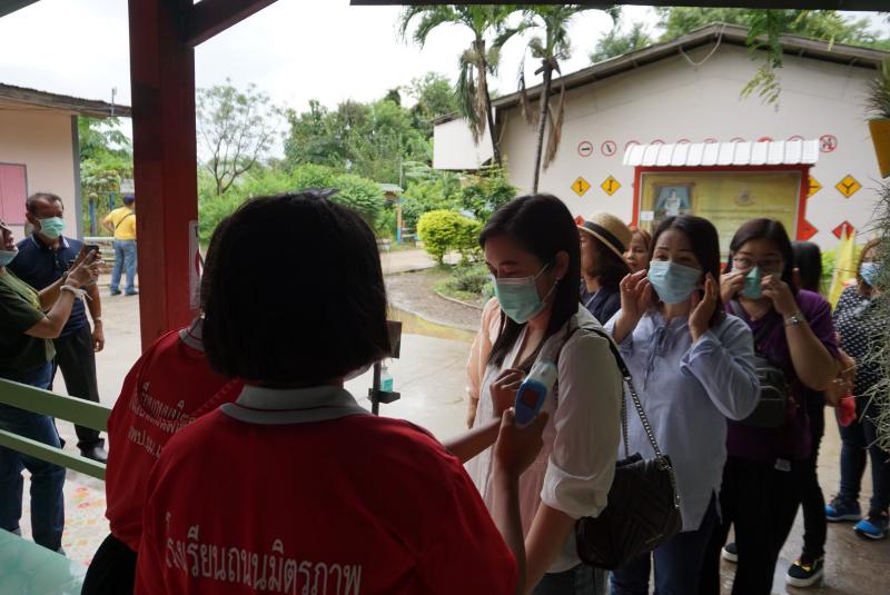 ภาพถ่าย ใช้ปุ่มลูกศร ซ้าย หรือ ขวา เลื่อนภาพถ่าย หรือปุ่มสามเหลี่ยมฉายภาพอัตโนมัติ  ถ้าต้องการบันทึกภาพ ใช้เมาส์คลิกขวาเลือกหัวข้อ  เป็นรูปภาพเป็น.. หรือ save as.. แสดงเต็มจอภาพ กุดปุ่ม F11 