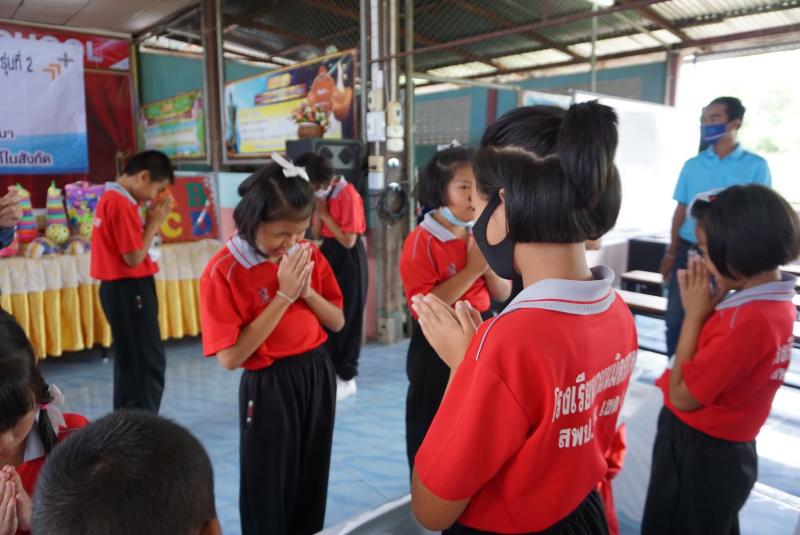 ภาพถ่าย ใช้ปุ่มลูกศร ซ้าย หรือ ขวา เลื่อนภาพถ่าย หรือปุ่มสามเหลี่ยมฉายภาพอัตโนมัติ  ถ้าต้องการบันทึกภาพ ใช้เมาส์คลิกขวาเลือกหัวข้อ  เป็นรูปภาพเป็น.. หรือ save as.. แสดงเต็มจอภาพ กุดปุ่ม F11 