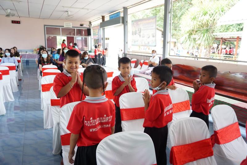 ภาพถ่าย ใช้ปุ่มลูกศร ซ้าย หรือ ขวา เลื่อนภาพถ่าย หรือปุ่มสามเหลี่ยมฉายภาพอัตโนมัติ  ถ้าต้องการบันทึกภาพ ใช้เมาส์คลิกขวาเลือกหัวข้อ  เป็นรูปภาพเป็น.. หรือ save as.. แสดงเต็มจอภาพ กุดปุ่ม F11 