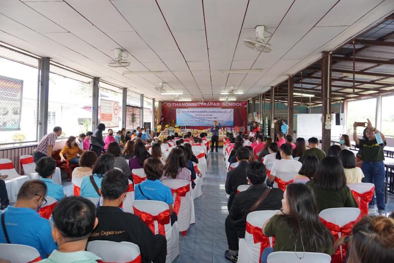 ภาพถ่าย ใช้ปุ่มลูกศร ซ้าย หรือ ขวา เลื่อนภาพถ่าย หรือปุ่มสามเหลี่ยมฉายภาพอัตโนมัติ  ถ้าต้องการบันทึกภาพ ใช้เมาส์คลิกขวาเลือกหัวข้อ  เป็นรูปภาพเป็น.. หรือ save as.. แสดงเต็มจอภาพ กุดปุ่ม F11 