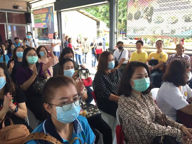 ภาพถ่าย ใช้ปุ่มลูกศร ซ้าย หรือ ขวา เลื่อนภาพถ่าย หรือปุ่มสามเหลี่ยมฉายภาพอัตโนมัติ  ถ้าต้องการบันทึกภาพ ใช้เมาส์คลิกขวาเลือกหัวข้อ  เป็นรูปภาพเป็น.. หรือ save as.. แสดงเต็มจอภาพ กุดปุ่ม F11 