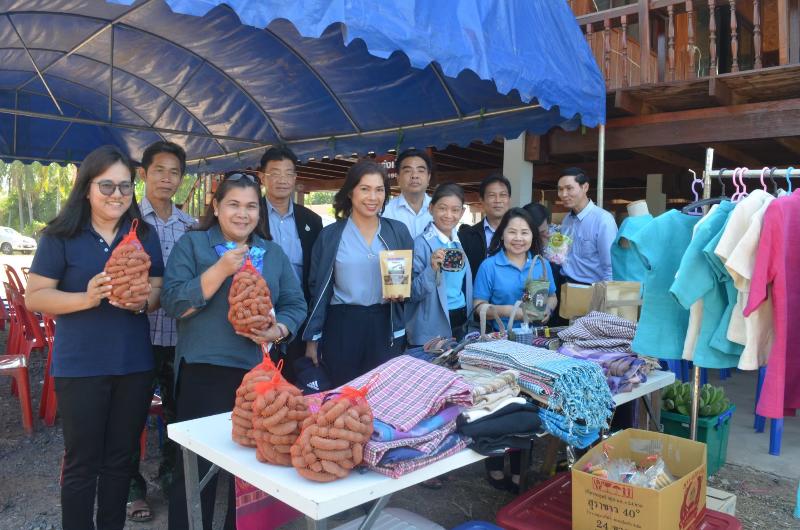 ภาพถ่าย ใช้ปุ่มลูกศร ซ้าย หรือ ขวา เลื่อนภาพถ่าย หรือปุ่มสามเหลี่ยมฉายภาพอัตโนมัติ  ถ้าต้องการบันทึกภาพ ใช้เมาส์คลิกขวาเลือกหัวข้อ  เป็นรูปภาพเป็น.. หรือ save as.. แสดงเต็มจอภาพ กุดปุ่ม F11 