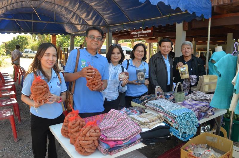 ภาพถ่าย ใช้ปุ่มลูกศร ซ้าย หรือ ขวา เลื่อนภาพถ่าย หรือปุ่มสามเหลี่ยมฉายภาพอัตโนมัติ  ถ้าต้องการบันทึกภาพ ใช้เมาส์คลิกขวาเลือกหัวข้อ  เป็นรูปภาพเป็น.. หรือ save as.. แสดงเต็มจอภาพ กุดปุ่ม F11 