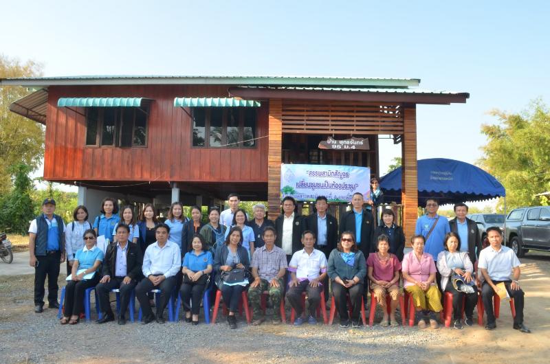 ภาพถ่าย ใช้ปุ่มลูกศร ซ้าย หรือ ขวา เลื่อนภาพถ่าย หรือปุ่มสามเหลี่ยมฉายภาพอัตโนมัติ  ถ้าต้องการบันทึกภาพ ใช้เมาส์คลิกขวาเลือกหัวข้อ  เป็นรูปภาพเป็น.. หรือ save as.. แสดงเต็มจอภาพ กุดปุ่ม F11 