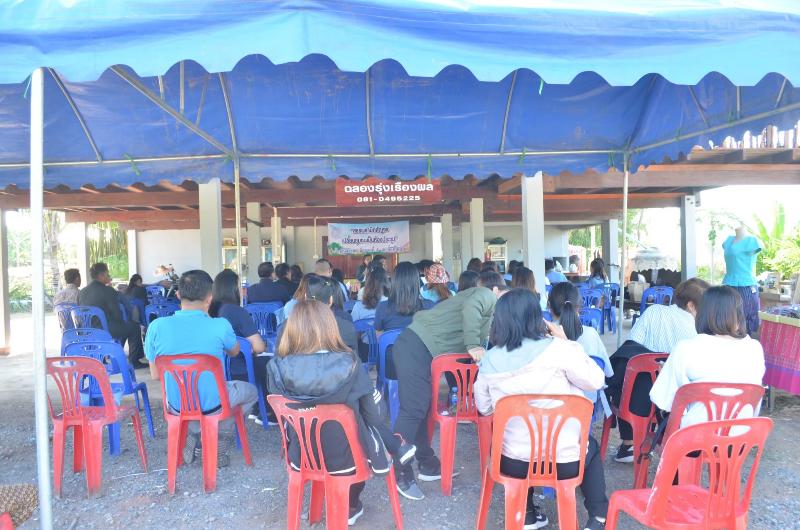 ภาพถ่าย ใช้ปุ่มลูกศร ซ้าย หรือ ขวา เลื่อนภาพถ่าย หรือปุ่มสามเหลี่ยมฉายภาพอัตโนมัติ  ถ้าต้องการบันทึกภาพ ใช้เมาส์คลิกขวาเลือกหัวข้อ  เป็นรูปภาพเป็น.. หรือ save as.. แสดงเต็มจอภาพ กุดปุ่ม F11 