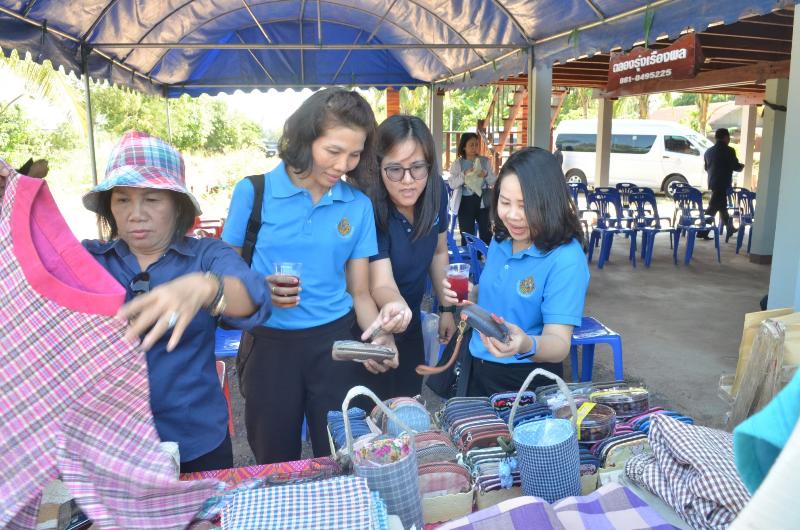 ภาพถ่าย ใช้ปุ่มลูกศร ซ้าย หรือ ขวา เลื่อนภาพถ่าย หรือปุ่มสามเหลี่ยมฉายภาพอัตโนมัติ  ถ้าต้องการบันทึกภาพ ใช้เมาส์คลิกขวาเลือกหัวข้อ  เป็นรูปภาพเป็น.. หรือ save as.. แสดงเต็มจอภาพ กุดปุ่ม F11 