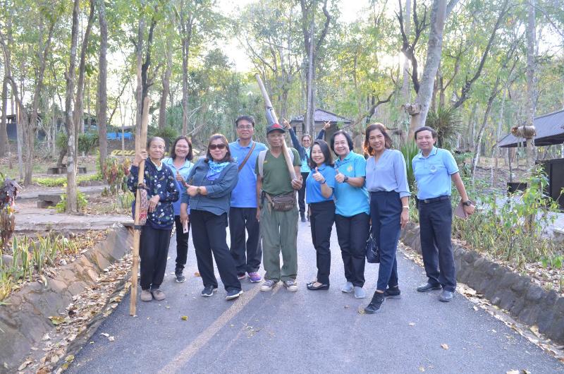 ภาพถ่าย ใช้ปุ่มลูกศร ซ้าย หรือ ขวา เลื่อนภาพถ่าย หรือปุ่มสามเหลี่ยมฉายภาพอัตโนมัติ  ถ้าต้องการบันทึกภาพ ใช้เมาส์คลิกขวาเลือกหัวข้อ  เป็นรูปภาพเป็น.. หรือ save as.. แสดงเต็มจอภาพ กุดปุ่ม F11 