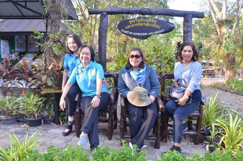 ภาพถ่าย ใช้ปุ่มลูกศร ซ้าย หรือ ขวา เลื่อนภาพถ่าย หรือปุ่มสามเหลี่ยมฉายภาพอัตโนมัติ  ถ้าต้องการบันทึกภาพ ใช้เมาส์คลิกขวาเลือกหัวข้อ  เป็นรูปภาพเป็น.. หรือ save as.. แสดงเต็มจอภาพ กุดปุ่ม F11 