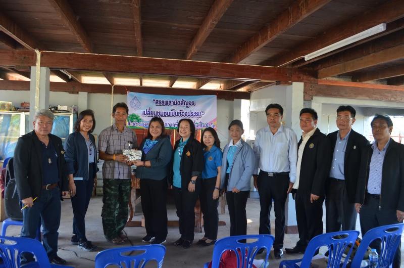 ภาพถ่าย ใช้ปุ่มลูกศร ซ้าย หรือ ขวา เลื่อนภาพถ่าย หรือปุ่มสามเหลี่ยมฉายภาพอัตโนมัติ  ถ้าต้องการบันทึกภาพ ใช้เมาส์คลิกขวาเลือกหัวข้อ  เป็นรูปภาพเป็น.. หรือ save as.. แสดงเต็มจอภาพ กุดปุ่ม F11 