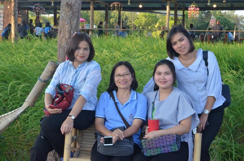 ภาพถ่าย ใช้ปุ่มลูกศร ซ้าย หรือ ขวา เลื่อนภาพถ่าย หรือปุ่มสามเหลี่ยมฉายภาพอัตโนมัติ  ถ้าต้องการบันทึกภาพ ใช้เมาส์คลิกขวาเลือกหัวข้อ  เป็นรูปภาพเป็น.. หรือ save as.. แสดงเต็มจอภาพ กุดปุ่ม F11 