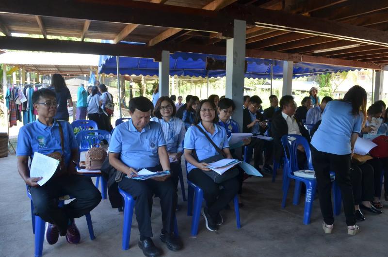 ภาพถ่าย ใช้ปุ่มลูกศร ซ้าย หรือ ขวา เลื่อนภาพถ่าย หรือปุ่มสามเหลี่ยมฉายภาพอัตโนมัติ  ถ้าต้องการบันทึกภาพ ใช้เมาส์คลิกขวาเลือกหัวข้อ  เป็นรูปภาพเป็น.. หรือ save as.. แสดงเต็มจอภาพ กุดปุ่ม F11 