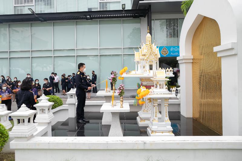 ภาพถ่าย ใช้ปุ่มลูกศร ซ้าย หรือ ขวา เลื่อนภาพถ่าย หรือปุ่มสามเหลี่ยมฉายภาพอัตโนมัติ  ถ้าต้องการบันทึกภาพ ใช้เมาส์คลิกขวาเลือกหัวข้อ  เป็นรูปภาพเป็น.. หรือ save as.. แสดงเต็มจอภาพ กุดปุ่ม F11 