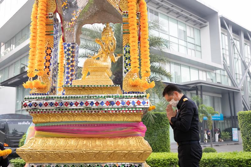 ภาพถ่าย ใช้ปุ่มลูกศร ซ้าย หรือ ขวา เลื่อนภาพถ่าย หรือปุ่มสามเหลี่ยมฉายภาพอัตโนมัติ  ถ้าต้องการบันทึกภาพ ใช้เมาส์คลิกขวาเลือกหัวข้อ  เป็นรูปภาพเป็น.. หรือ save as.. แสดงเต็มจอภาพ กุดปุ่ม F11 